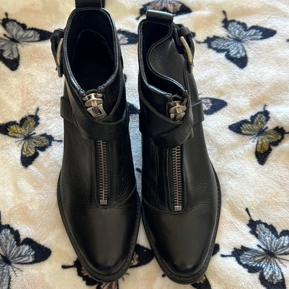 Amazing diesel boots with buckle and zipper